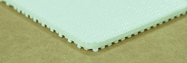 (27PVC2W IT) Конвейерная полимерно-тканевая лента PVC толщиной 2,7 мм, с поверхностью выступающие квадраты (пупырчатая рабочая поверхность), белая от производителя АМА Комплект